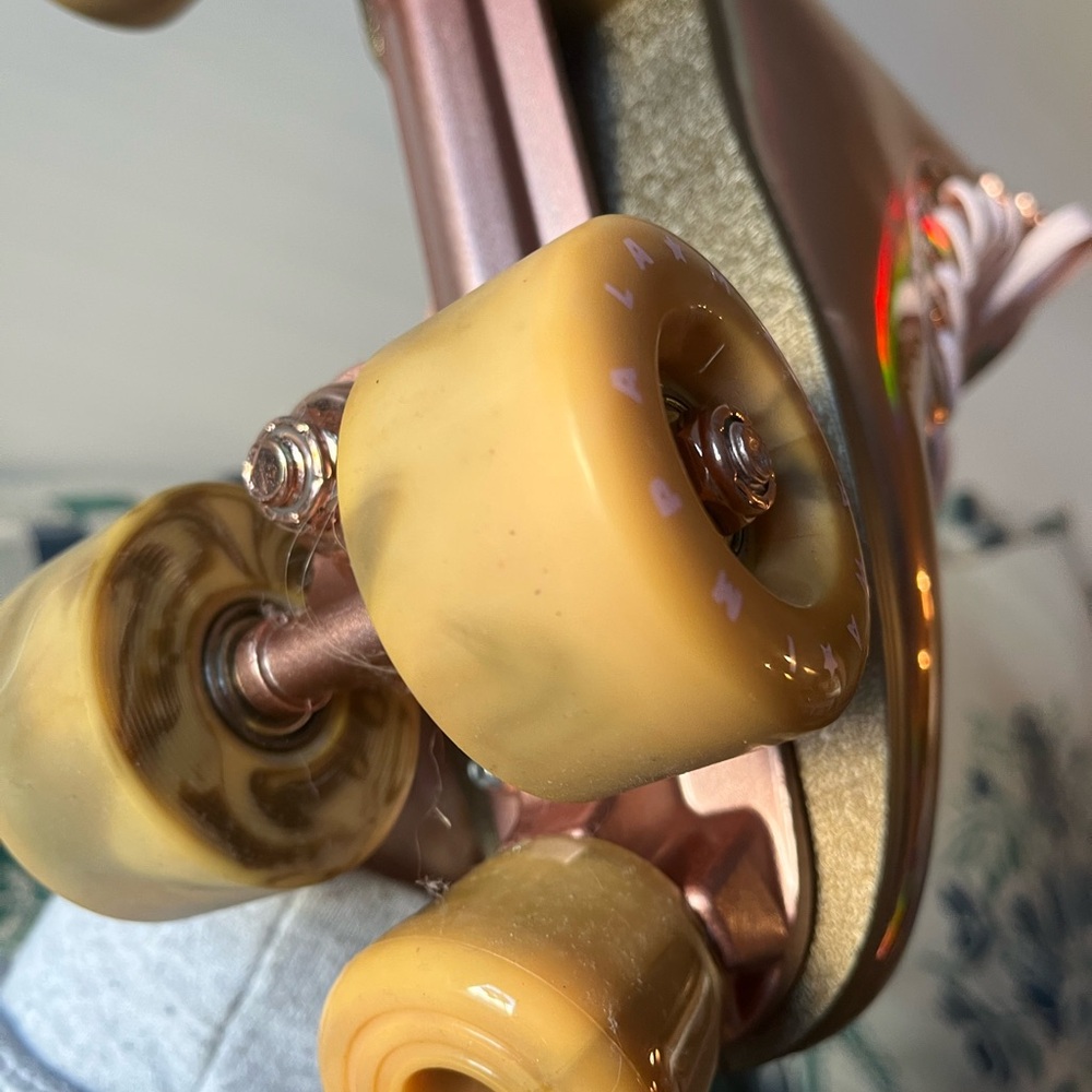 NWOT holographic rose gold/pink impala roller skates - Picture 5 of 9